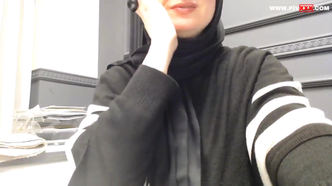 Türbanlı müslüman olgun kadın çok azmış