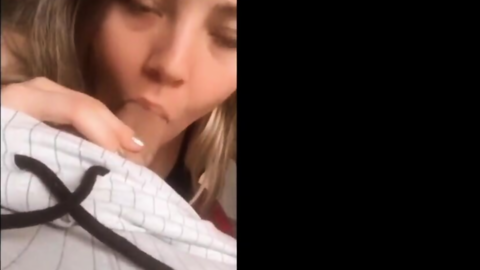 Cansu Erkek Arkadaşına Sakso Çekip Sikişiyor