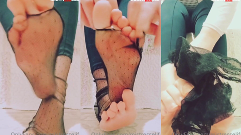 Çoraplarımı o ağzınla yırtmayı sevdiğini biliyorum • Mistress Elif