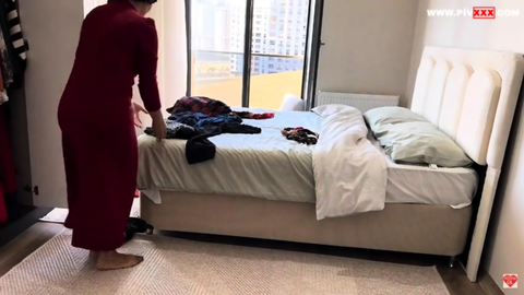 Fatma ile her telden ev temizliğinde eğiliyor