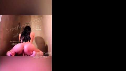 Zeydcarey Alya Vural duşta götünü açıp poz veriyor