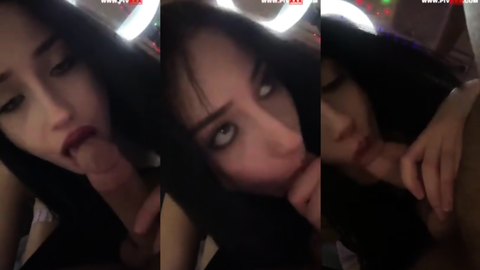 Benasteria webcamde sakso çekiyor, yalayarak azdırıyor