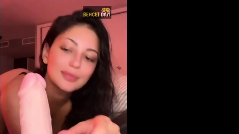 Suesalvia dildoya handjob