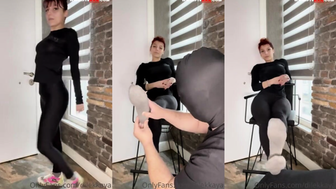 Dilek Kaya kokmuş çoraplarını koklatıyor